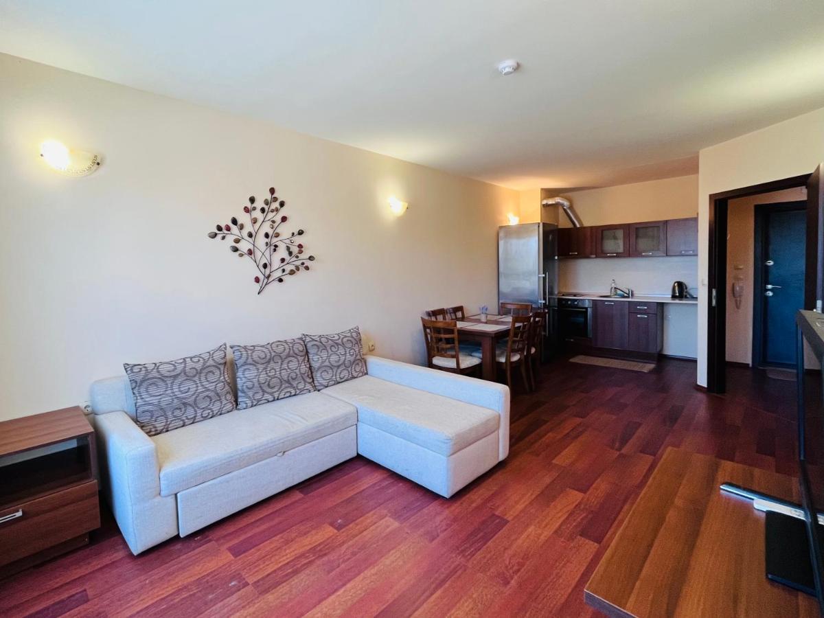 Sea View Rental Front Beach Golden Sands Exterior photo