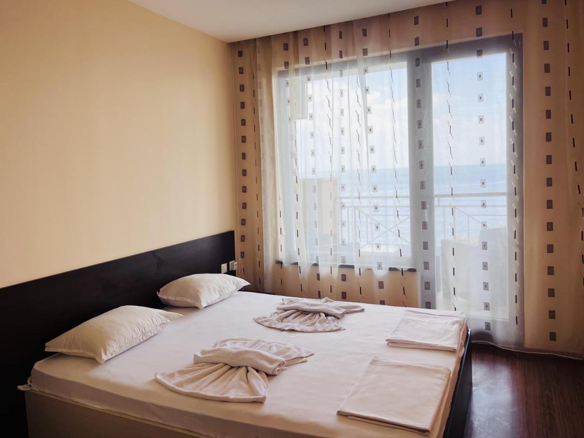 Sea View Rental Front Beach Golden Sands Exterior photo