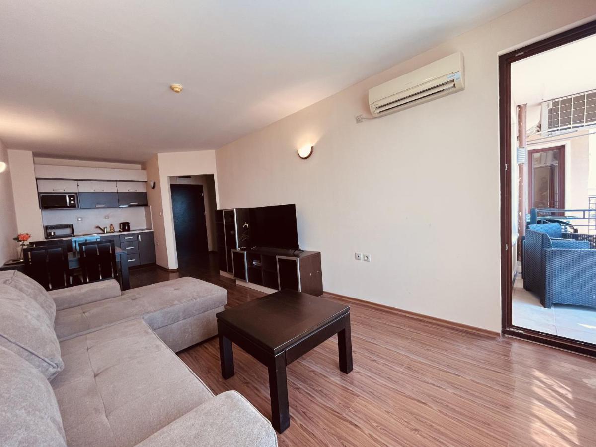 Sea View Rental Front Beach Golden Sands Exterior photo