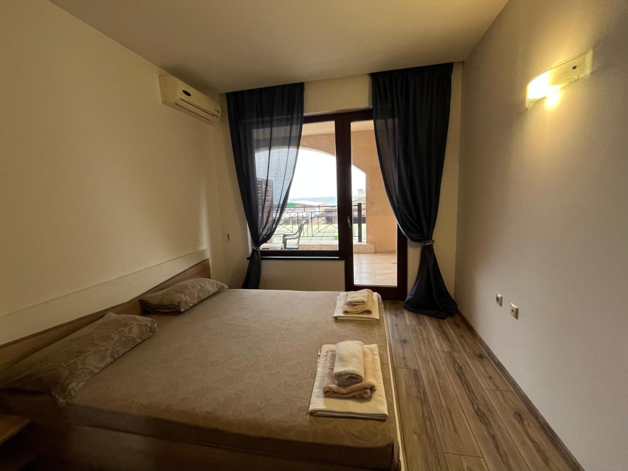 Sea View Rental Front Beach Golden Sands Exterior photo