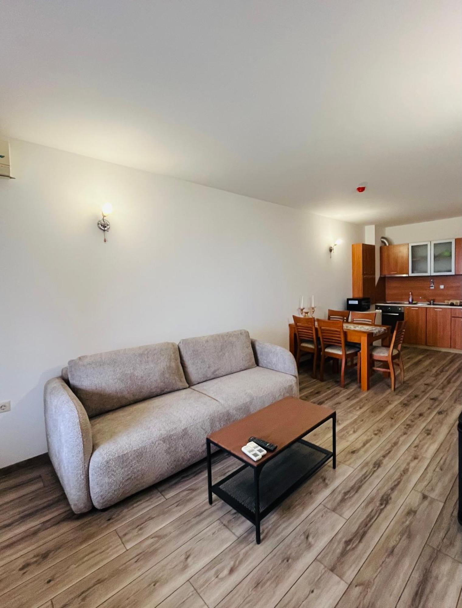 Sea View Rental Front Beach Golden Sands Exterior photo