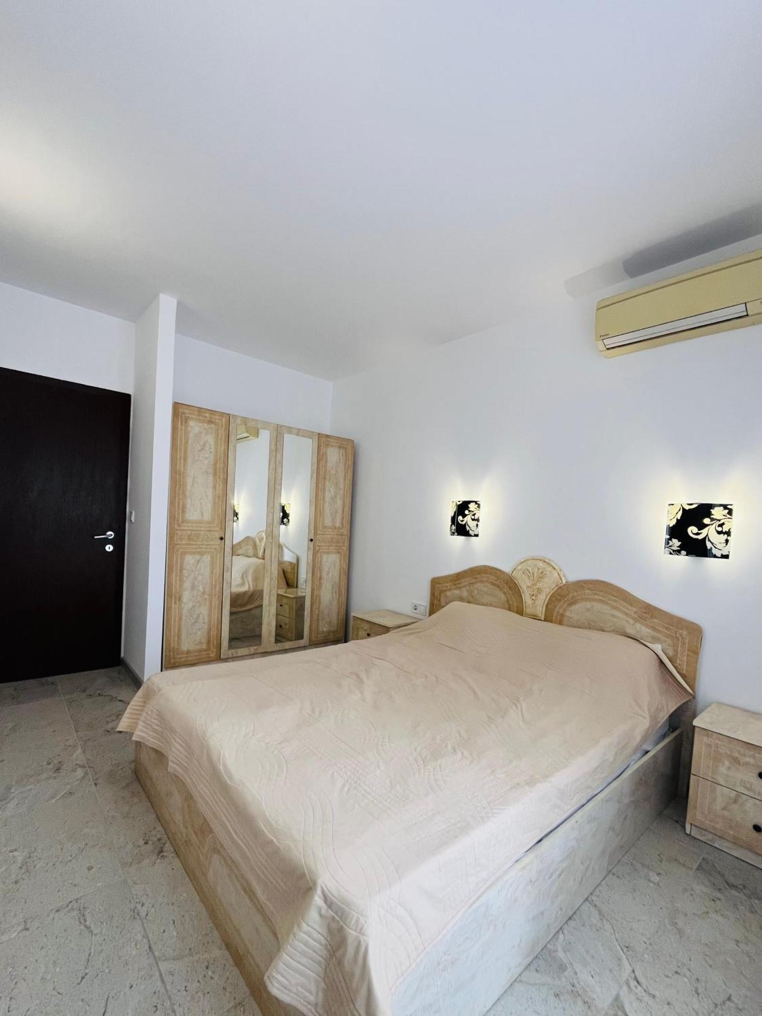 Sea View Rental Front Beach Golden Sands Exterior photo